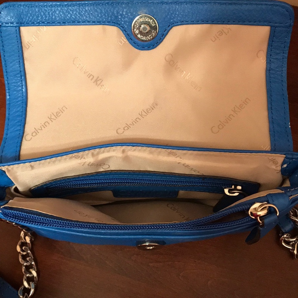 CALVIN KLEIN CROSS BODY